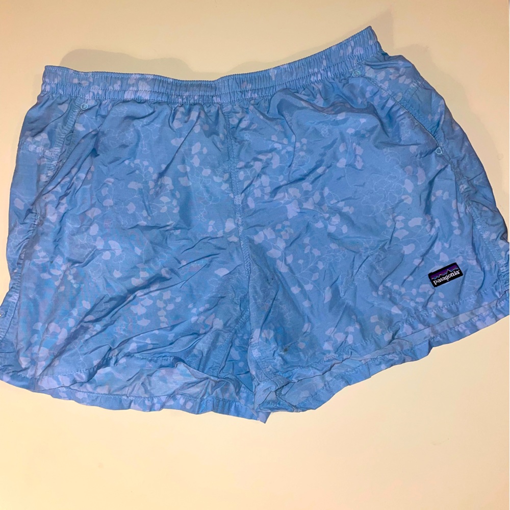 Patagonia Women’s Baggies!! Size Large!